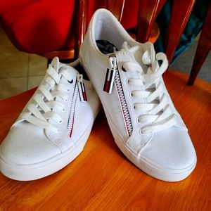 Tommy Hilfiger Paskal women's size 8.